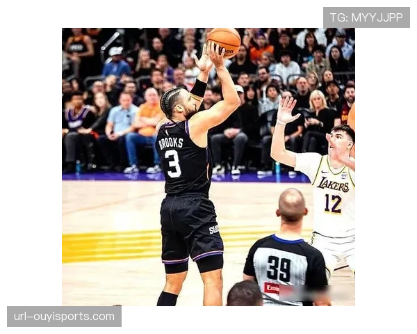 哈特单节3记三分射穿湖人，尼克斯替补席沸腾庆祝关键球